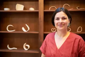 El antiguo taller mec&aacute;nico de Pamplona que se ha convertido en templo de la cer&aacute;mica