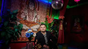 Jotas, el joven con una legión de seguidores en Pamplona: "Me piden fotos porque soy real"