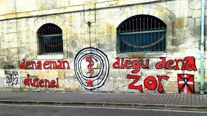 Pintan en una localidad navarra un gran anagrama de la banda terrorista ETA