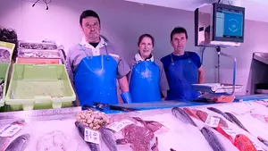 La pescadería más solidaria que triunfa en Pamplona: "Llevamos 40 años en el negocio"