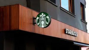 La empresa de Navarra que le fabrica los muebles de terraza a los famosos Starbucks