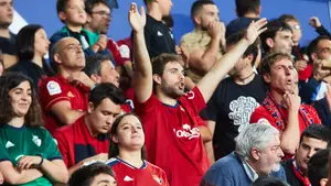 La afición, lo mejor del partido de Osasuna ante el Valencia: las fotos de una grada incrédula