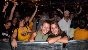 Estopa revienta el Navarra Arena en Pamplona: las fotos del show de los hermanos Muñoz