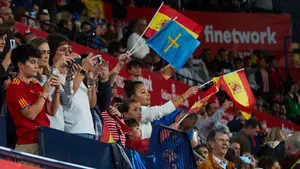 La grada de El Sadar vibra con España: las imágenes del ambiente del partido de la selección