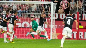 Osasuna arranca un empate merecido ante el Girona en Montilivi con lesión de Ez Abde