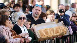 El navarro que ha sorprendido a la reina Letizia con un curioso pan de cuatro kilos