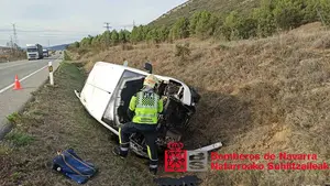 Nuevo accidente en la N-121-A: herido un conductor tras salirse de la vía con su coche