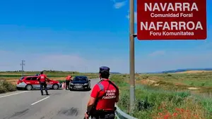 La Polic&iacute;a Foral 'caza' a nueve conductores en una carretera secundaria de Navarra