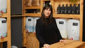 Biok, la droguería de Pamplona que vende detergente a granel y jabones artesanos