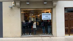 Nuevo cierre en Pamplona: una tienda de moda hombre anuncia su final por jubilación