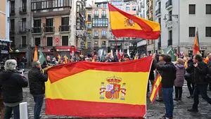 Vox pide elecciones anticipadas y apoya a la Guardia Civil en una concentración en Pamplona