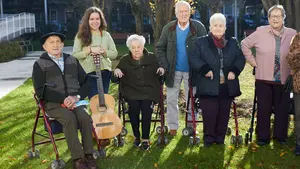 La presentación del disco del grupo Voces de Oro de la Casa de Misericordia de Pamplona, en fotos