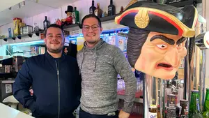 El bar de Pamplona que se traspasa con un protagonista especial: el 'kiliki' Caravinagre