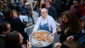 La Ma&ntilde;ueta celebra su 150 aniversario en Pamplona con churros y alegr&iacute;a: las mejores fotos
