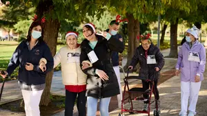 Los mayores de Solera en Pamplona toman las calles en su particular y divertida San Silvestre