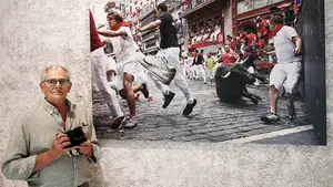 Jim Hollander, el fotorreportero de conflictos que nació del capote de San Fermín