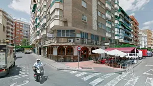 Asalto en plena calle: dos jóvenes dejan incosciente  a un hombre tras pegarle