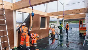 Comienzan a levantar el edificio m&aacute;s alto de Navarra hecho completamente en madera