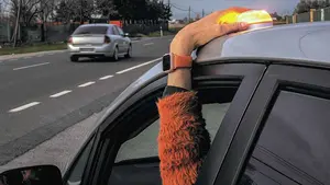 El nuevo dispositivo que debes llevar en tu coche si no quieres recibir una multa, según la DGT