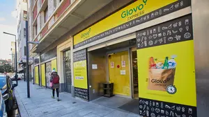 Un antiguo supermercado del centro de Pamplona se convierte en la 'nueva sede' de Glovo