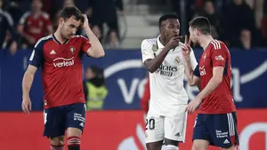 Osasuna - Real Madrid: las fotos del intenso partido en El Sadar en el que Osasuna mereció más