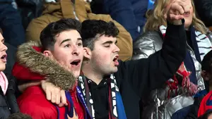 Una afición única en Pamplona: las imágenes de la grada de El Sadar en el Osasuna - Real Madrid