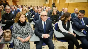 La medalla que le han entregado a Miguel Sanz doce años después: "Nunca nos la reclamó"