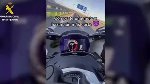 Un loco se graba a 257 km/h: "La vida es corta, cómprate una moto y hazla aún más"