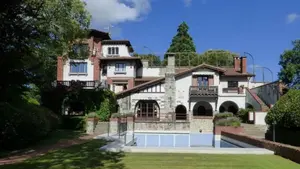 Un impresionante chalet de lujo con piscina, la casa más cara a la venta en Pamplona