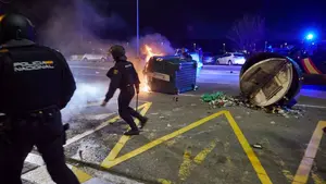 Un policía herido en el brutal ataque de Indar Gorri y Herri Norte en Pamplona: "Nos llovían piedras"
