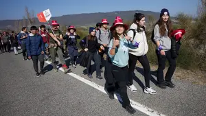 Sin saltarse el almuerzo y bien abrigados: las imágenes de los peregrinos en las Javieradas 2023