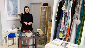 Una tienda de novias en Pamplona liquida todas sus existencias: "Gracias por tantos años"
