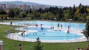 Salen a la venta los primeros abonos de verano para las piscinas de Pamplona