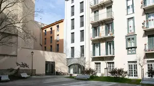 Un histórico edificio del Casco Antiguo de Pamplona se convierte en una 'bajera' de seis pisos