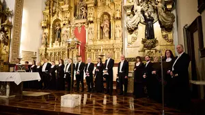 ¿Por qué los concejales de Pamplona acuden al voto de las Cinco Llagas y qué significa el acto?