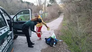 Auxilian en Navarra a un peregrino colombiano que hacía descalzo el Camino de Santiago