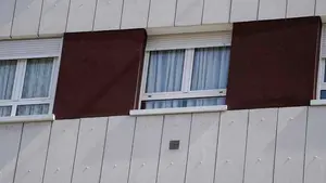 Muere la mujer que se tiró por la ventana de un quinto piso con su hija de 7 años en Asturias