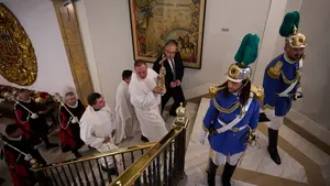 Pamplona brinda al Ángel de Aralar el recibimiento que Chivite prohíbe en el Palacio de Navarra