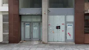 Subastan en Pamplona un atractivo local de tres pisos en pleno centro de la ciudad