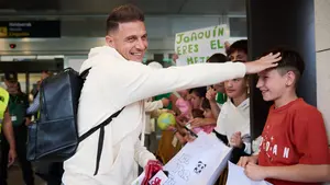 Pamplona 'enloquece' con Joaquín: la estrella del Betis emociona a su llegada para jugar ante Osasuna