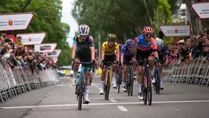 Cambios en las villavesas y cortes de calles al tráfico en Pamplona por una carrera ciclista