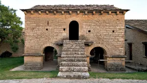 El pueblo de Navarra de sólo 50 habitantes que esconde el hórreo más antiguo de España