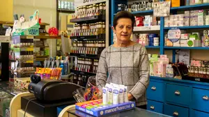 La droguería más auténtica de Pamplona con 68 años en la misma esquina: "Me piden que no me jubile"