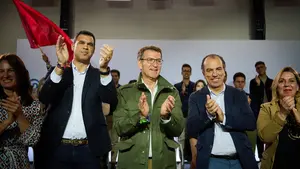 El PP se deja querer en Pamplona de la mano de Feijoó: las imágenes del acto central de campaña