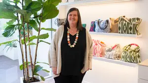 Llega a Pamplona una nueva tienda de complementos con los bolsos ideales para el verano