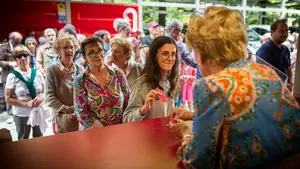 La Tómbola de Cáritas siembra en Pamplona ilusión y ganas de San Fermín: la inauguración en fotos