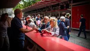 La Tómbola de San Fermín se despide con muchos premios sin entregar: cómo conseguirlos