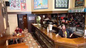 Adiós al bar del 'tortillón' en Pamplona: otro local muy conocido que tiene las horas contadas