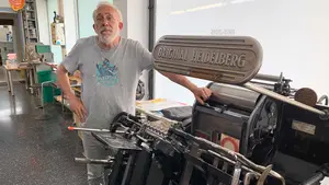 Vicente, décadas al mando de un negocio centenario en Navarra que se resiste a desaparecer