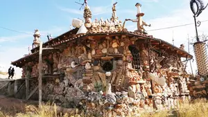 El incre&iacute;ble palacio de piedra que un panadero levanta a mano en un pueblo de Navarra